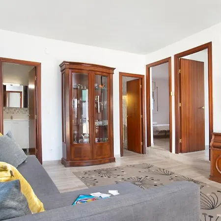 Sleeps 5 Villa Lloret de Mar