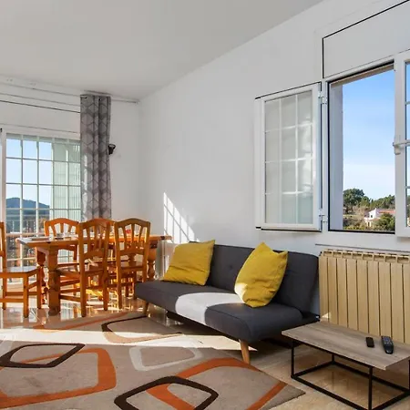 Sleeps 5 *