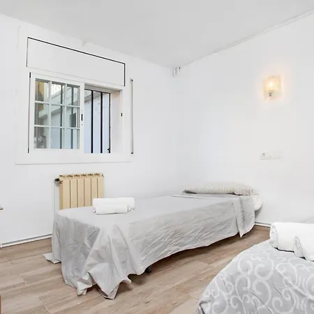 Villa Sleeps 5 *
