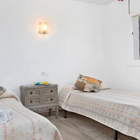 Sleeps 5 Villa Lloret de Mar