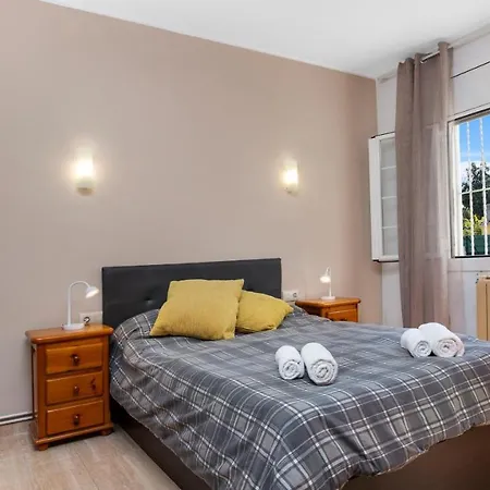 Villa Sleeps 5