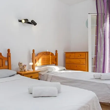 Вілла Sleeps 5